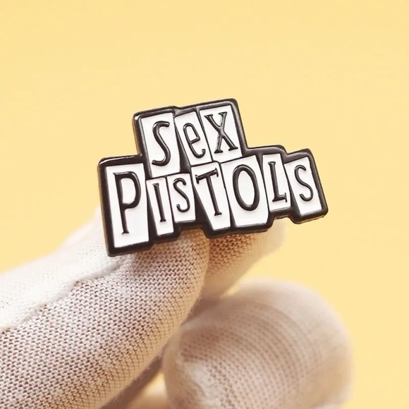 Sex Pistols Logo Enamel Pin Lapel English Punk Rock Brooch Pin - Picture 6 of 9